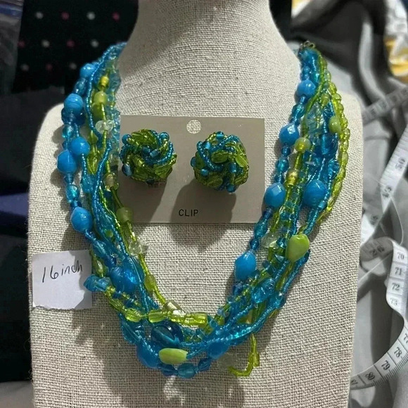 Necklace and clip earrings‎ - Picture 1 of 1